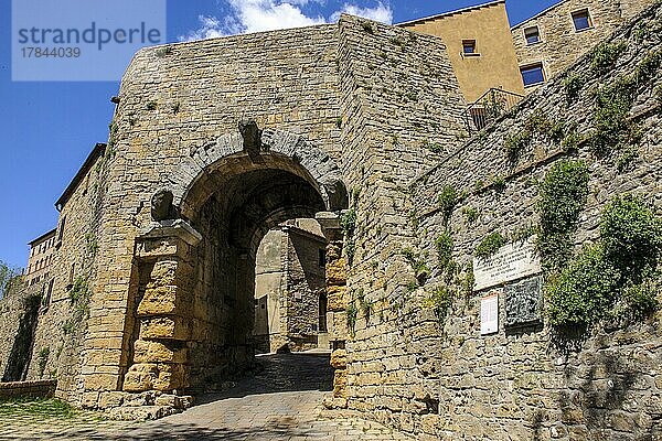 Historisches Stadttor Porta all Arco  ältestes erhaltenes etruskisches Stadttor in Italien  Volterra  Toskana  Italien  Europa