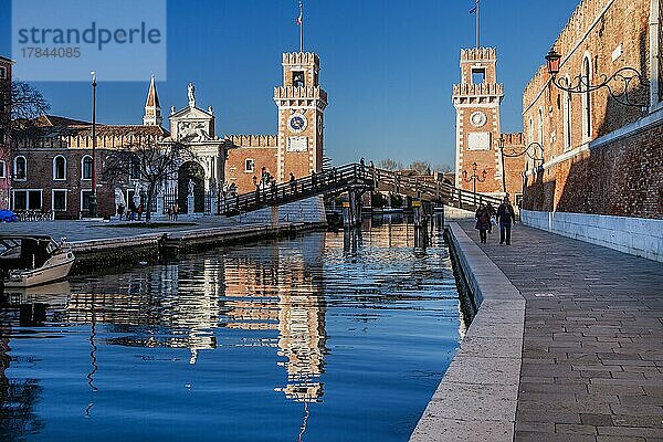 Eingangsportal zum Arsenale  Venedig  Venetien  Adria  Norditalien  Italien  Europa