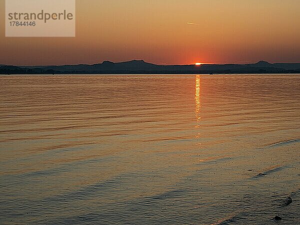 Sonnenuntergang an der Reichenau  Bodensee  Baden-Württemberg  Deutschland  Europa