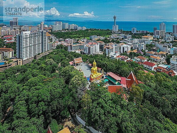 Big Buddha  Luftaufnahme mit Drohne  Pattaya  Chonburi  Thailand  Asien