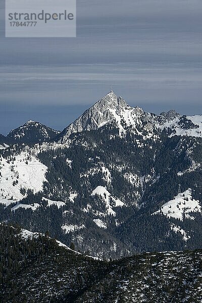 Gipfel des Wendelstein mit Sendeantenne  Berge im Winter  Bayern  Deutschland  Europa