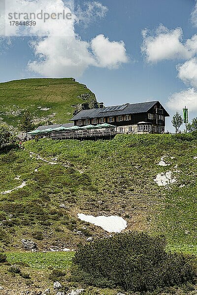 Landsberger Hütte  Alm  Drei Seen Wanderung  Tannheimer Tal  Tirol  Österreich  Europa