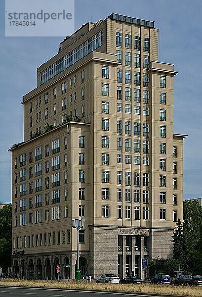 Ehemaliges Haus des Kindes  Baudenkmal  Strausberger Platz  Bezirk Friedrichshain-Kreuzberg  Berlin  Deutschland  Europa