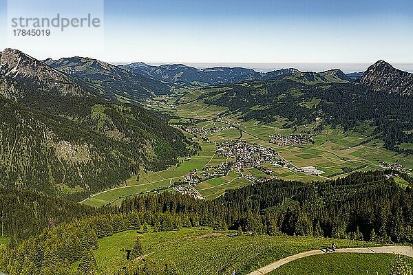 Blick auf Tannheimer Tal  Tirol  Österreich  Europa