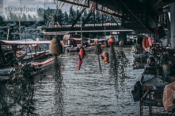 Boote am schwimmenden Markt in Bangkok  Thailand  Asien