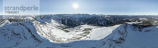 Luftaufnahme  Alpenpanorama  Schafreuter im Winter  Karwendel  Tirol  Österreich  Europa