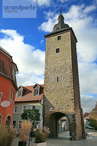 Das Gaibacher Tor im Stadtzentrum von Volkach  Kitzingen  Unterfranken  Bayern  Deutschland  Europa