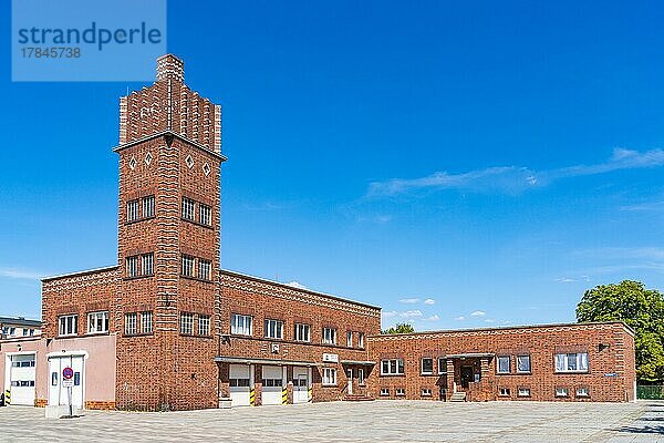 Historisches Feuerwehrhaus mit Klinker-Architektur  Welzow  Spree-Neiße  Niederlausitz  Lausitz  Brandenburg  Deutschland  Europa