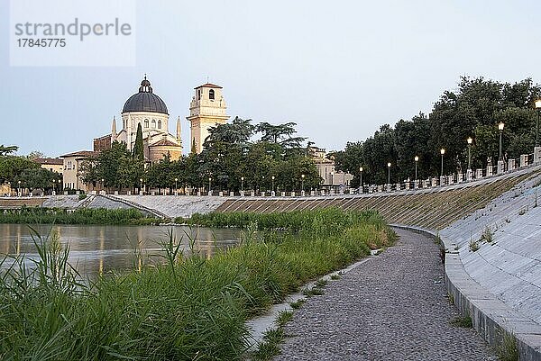 Wallfahrtsort Santuario della Madonna di Lourdes  Heiligtum der Madonna von Lourdes  Verona  Venetien  Itali