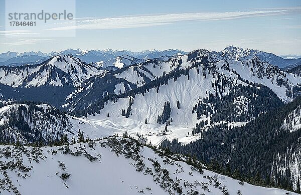 Berge im Winter  Schlierseer Berge  rechts Brecherspitze  Mangfallgebirge  Bayern  Deutschland  Europa