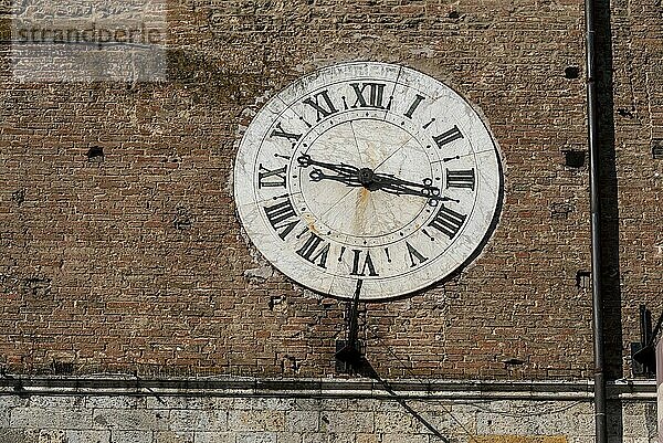 Historische Uhr  Krankenhauses Santa Maria della Scala  Altstadt von Siena  Toskana  I