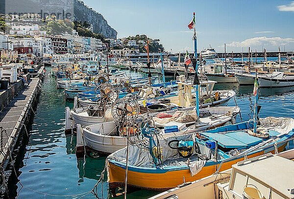 Fischerhafen Marina Grande mit Fischerbooten  Capri  Golf von Neapel  Kampanien  Süditalien  Italien  Europa