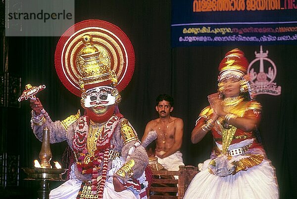 Koodiyattam Kodiyattom ist das sanskritische Theater von Kerala  das vor zwei Jahrtausenden entstanden sein soll. Kerala Kalamandalam in Cheruthuruthy oder Vallathol Nagar  Kerala  Südindien  Indien  Asien