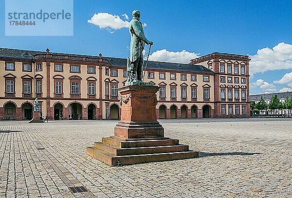 Nordflügel am Ehrenhof  Residenzschloss  Mannheim  Rhein  Neckar  Baden-Württemberg  Südwestdeutschland  Deutschland  Europa