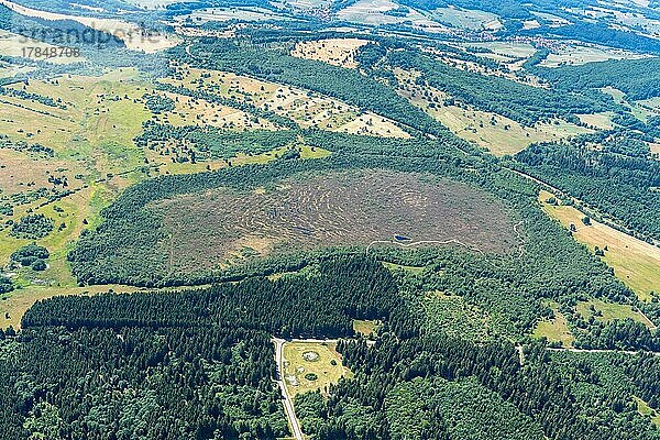 Das Schwarze Moor in der Rhön  Luftbild  NATURA 2000  UNESCO  Biosphärenreservat  Rhön  Bayern  Deutschland  Europa