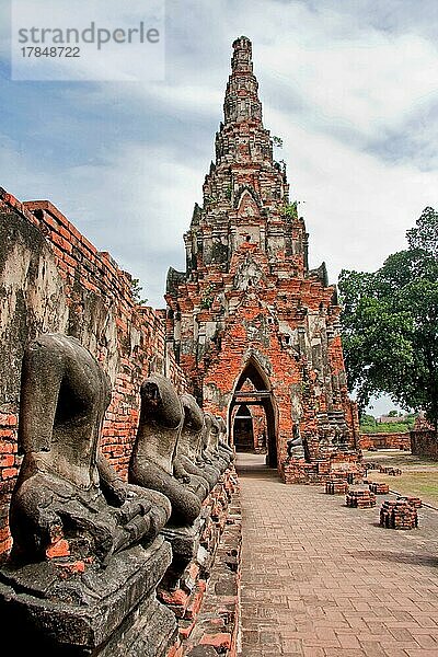 Detail des Gehwegs im Wat Chaiwatthanaram  Ayutthaya  Thailand  Asien