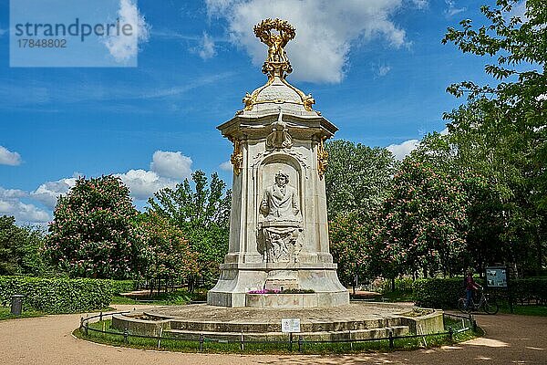 Beethoven-Haydn-Mozart-Denkmal  Komponisten-Denkmal  Ansicht von Mozart  gestaltet von Rudolf und Wolfgang Siemering  Großer Tiergarten  Tiergarten  Berlin  Deutschland  Europa