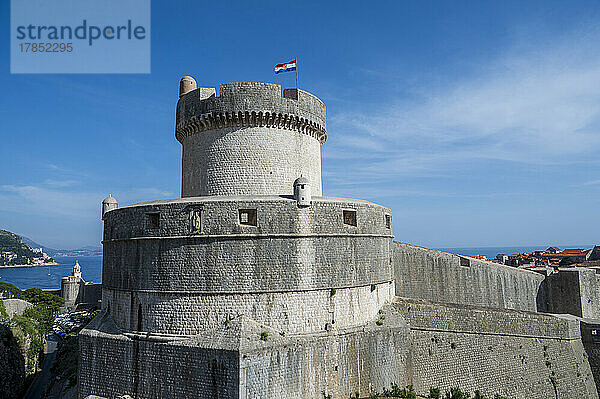 Die Festung des Heiligen Johannes  die die Altstadt bewacht  UNESCO-Weltkulturerbe  Dubrovnik  Kroatien  Europa