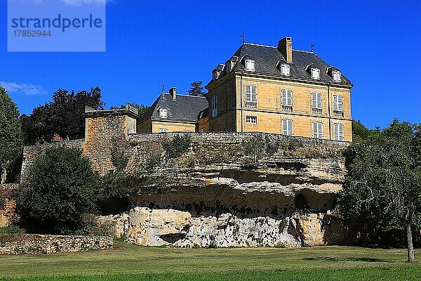 Schloss bei Saint Cyprien  Dordogne  Departement Dordogne des französischen Périgord  Frankreich  Europa