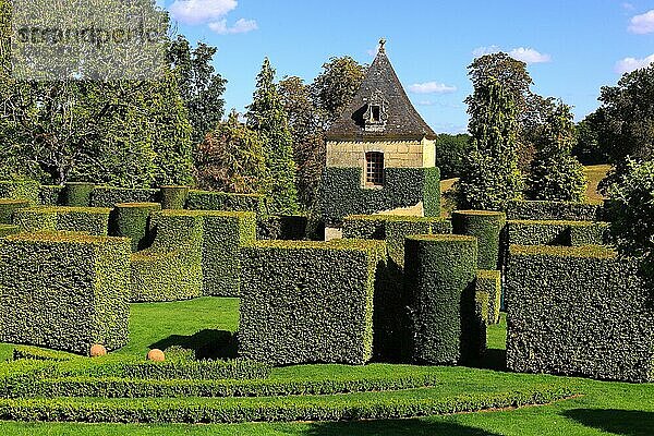 In Form geschnittene Hecken  Gartenanlage Jardins du Manoir d?Eyrignac  Gärten des Manoir d Eyrignac  Salignac-Eyvigues  Perigord noir  Region Aquitanien  Departement Dordogne  Frankreich  Europa