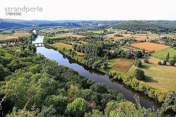 Tal der Dordogne  bei Domme  Dordogne  Region Aquitanien  Frankreich  Europa