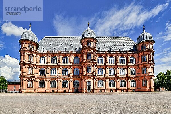 Renaissanceschloss Schloss Gottesaue in der Stadt Karlsruhe in Deutschland. Sitz der Hochschule für Musik Karlsruhe