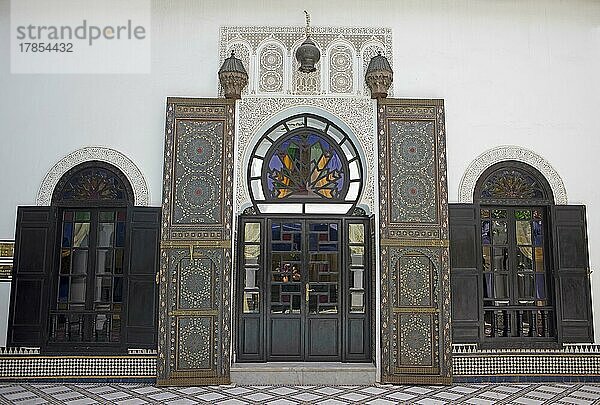 Traditionelles Tor im Riad Maison Bleue  Fes Médina  Fes  Marokko  Afrika