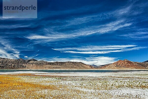 Tso Kar  schwankender Salzsee im Himalaya. Rapshu  Ladakh  Jammu und Kaschmir  Indien  Asien