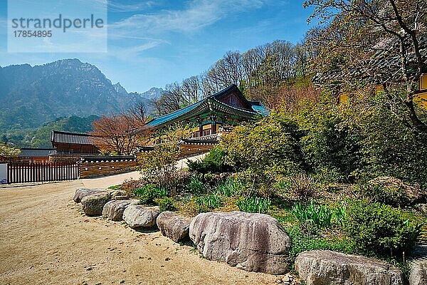 Buddhistischer Tempel Sinheungsa im Seoraksan-Nationalpark  Seoraksan  Südkorea  Asien