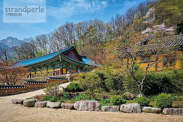 Buddhistischer Tempel Sinheungsa im Seoraksan-Nationalpark  Seoraksan  Südkorea  Asien