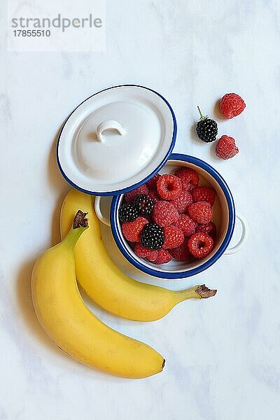 Obst  Beeren und Früchte