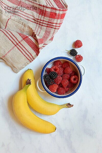 Obst  Beeren und Früchte