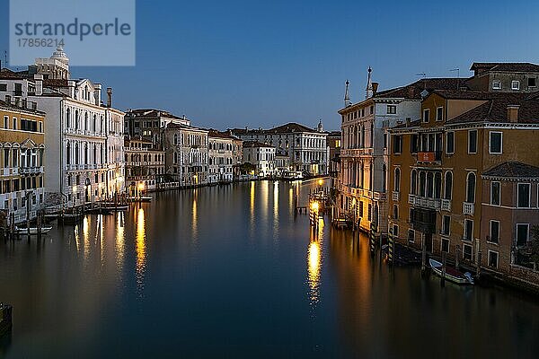 Sonnenaufgang am Canal Grande von der Ponte dell' Accademia  Venedig  Italien  Europa