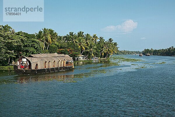 Traditionelles Hausboot auf den Backwaters von Kerala. Kerala  Indien  Asien