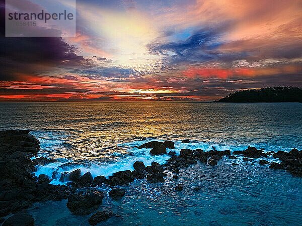 Sonnenuntergang am Meer mit toller Wolkenlandschaft