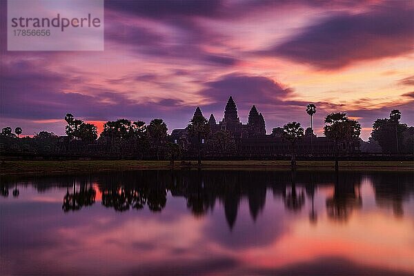Angkor Wat  das berühmte Wahrzeichen Kambodschas  bei Sonnenaufgang. Siem Reap  Kambodscha  Asien