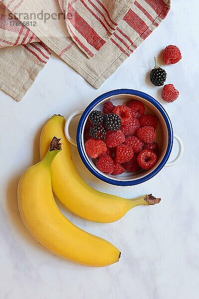 Obst  Beeren und Früchte