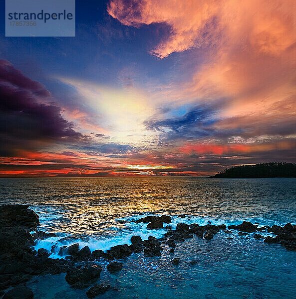Sonnenuntergang am Meer mit toller Wolkenlandschaft