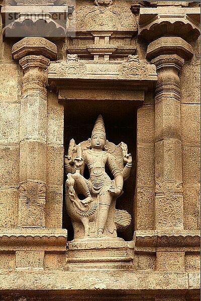 Indische Gottheit Muruga-Statue. Flachreliefs in einem Hindu-Tempel. Arunachaleswar-Tempel. Tiruvannamalai  Tamil Nadu  Indien  Asien