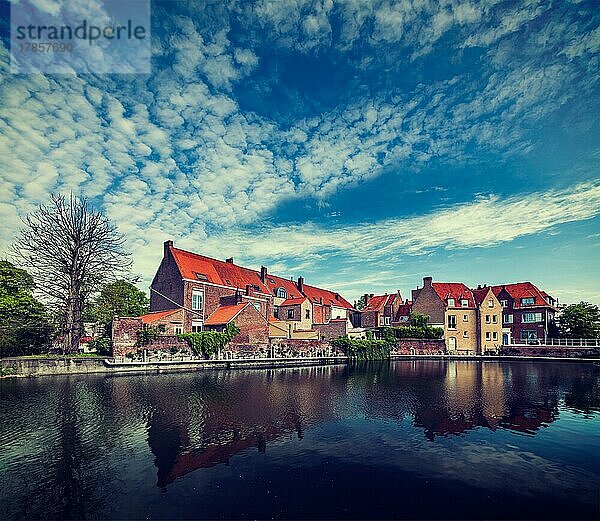 Vintage-Retro-Hipster-Stil Reise Bild von Kanal und mittelalterliche Häuser. Brügge (Brugge)  Belgien  Europa