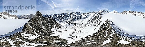 Hochgebirge mit Gletscher  Berge im Winter  Luftaufnahme  Stubaier Alpen  Tirol  Österreich  Europa