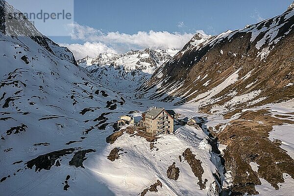 Berge im Winter  Luftaufnahme  Franz-Senn-Hütte  Neustift im Stubaital  Tirol  Österreich  Europa