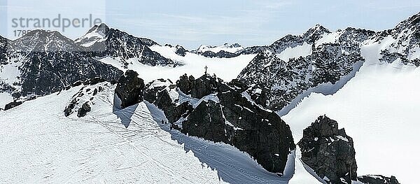 Vorderer Wilder Turm  Hochgebirge mit Gletscher Lisener Ferner  Berge im Winter  Luftaufnahme  Stubaier Alpen  Tirol  Österreich  Europa