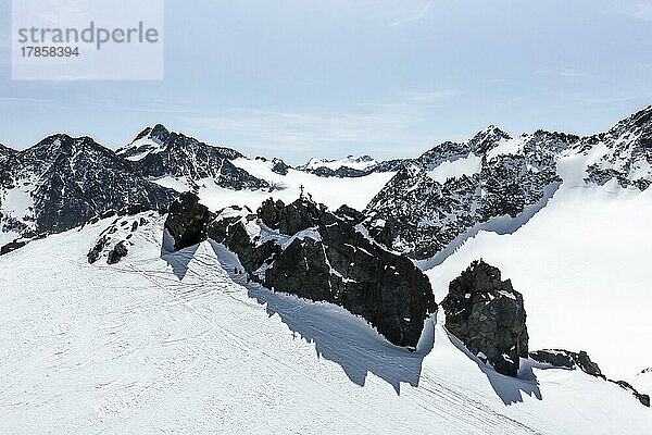 Vorderer Wilder Turm  Hochgebirge mit Gletscher Lisener Ferner  Berge im Winter  Luftaufnahme  Stubaier Alpen  Tirol  Österreich  Europa