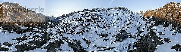 Alpenpanorama  Franz-Senn-Hütte (2147m)  Morgenstimmung  Berge im Winter  Luftaufnahme  Stubai  Tirol  Österreich  Europa