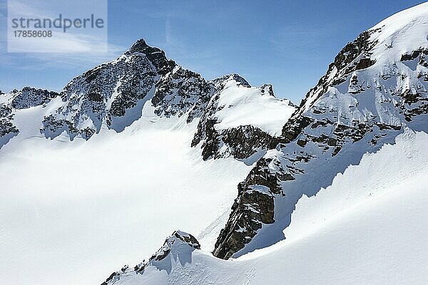 Schrandele und Wildgradspitze  Hochgebirge mit Gletscher Lisener Ferner  Berge im Winter  Luftaufnahme  Stubaier Alpen  Tirol  Österreich  Europa
