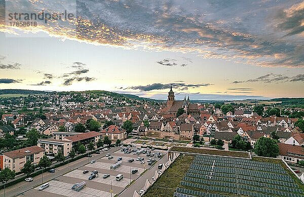 Luftbild der historischen Altstadt bei Sonnenuntergang  Weil der Stadt  Deutschland  Europa