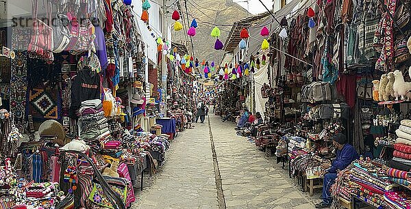 Markt für handgefertigte Waren  Pisac  Andenhochland  Peru  Südamerika