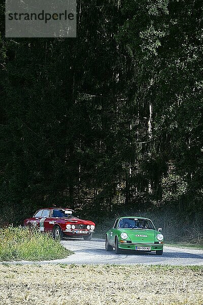13. 08. 2022  Olympia Rallye 72  1972  50 Jahre Revival 2022  Autorennen  Ralley  Oldtimer  Freising  Porsche 911 vor Alfa Romeo
