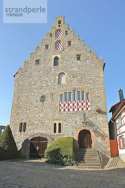 Museum und historisches Steinhaus mit Stufengiebel erbaut 1200 in Bad Wimpfen  Neckartal  Kraichgau  Baden-Württemberg  Deutschland  Europa